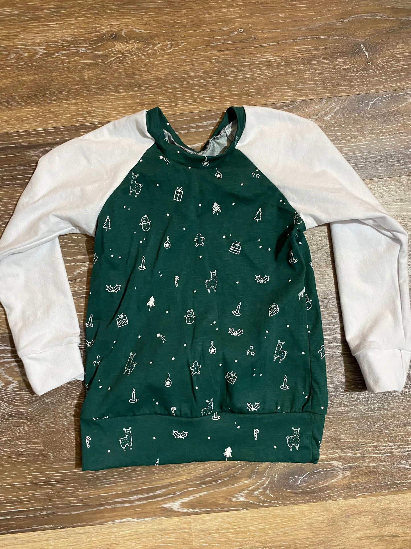 Holiday green and white tunic 5